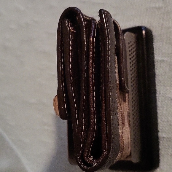 Gucci Compact French Flap Wallet in GG monogram canvas - Picture 11 of 12